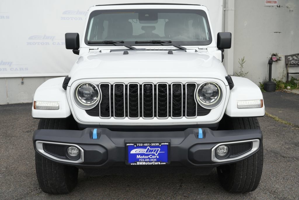 Used 2024 Jeep Wrangler Unlimited Sahara w/ Technology Group AWD/4WD image 5
