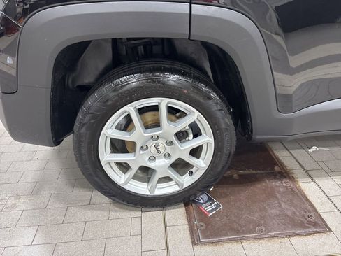 Certified 2022 Jeep Renegade Latitude image 19