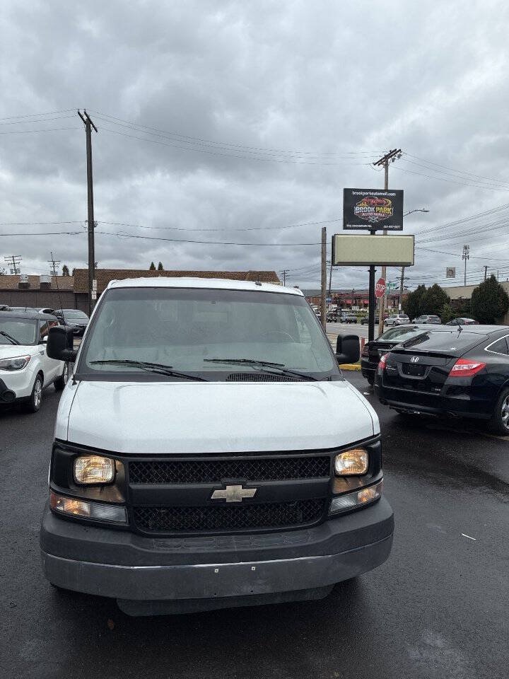 Used 2015 Chevrolet Express 2500 LS RWD image 2