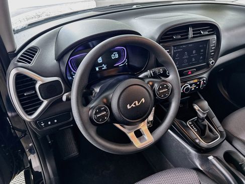 Used 2025 Kia Soul LX FWD image 21