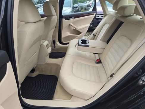 Used 2012 Volkswagen Passat 3.6 SEL Premium image 29