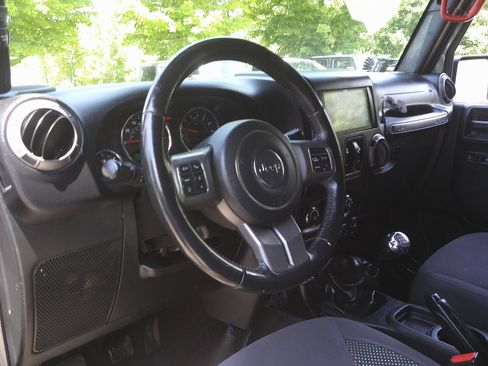 Used 2016 Jeep Wrangler Unlimited Sport AWD/4WD image 18