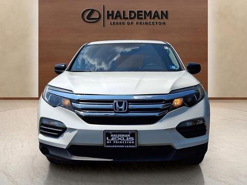 Used 2017 Honda Pilot LX image 2