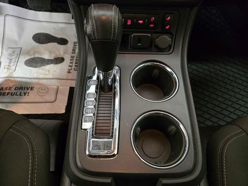 Used 2015 GMC Acadia SLE image 22