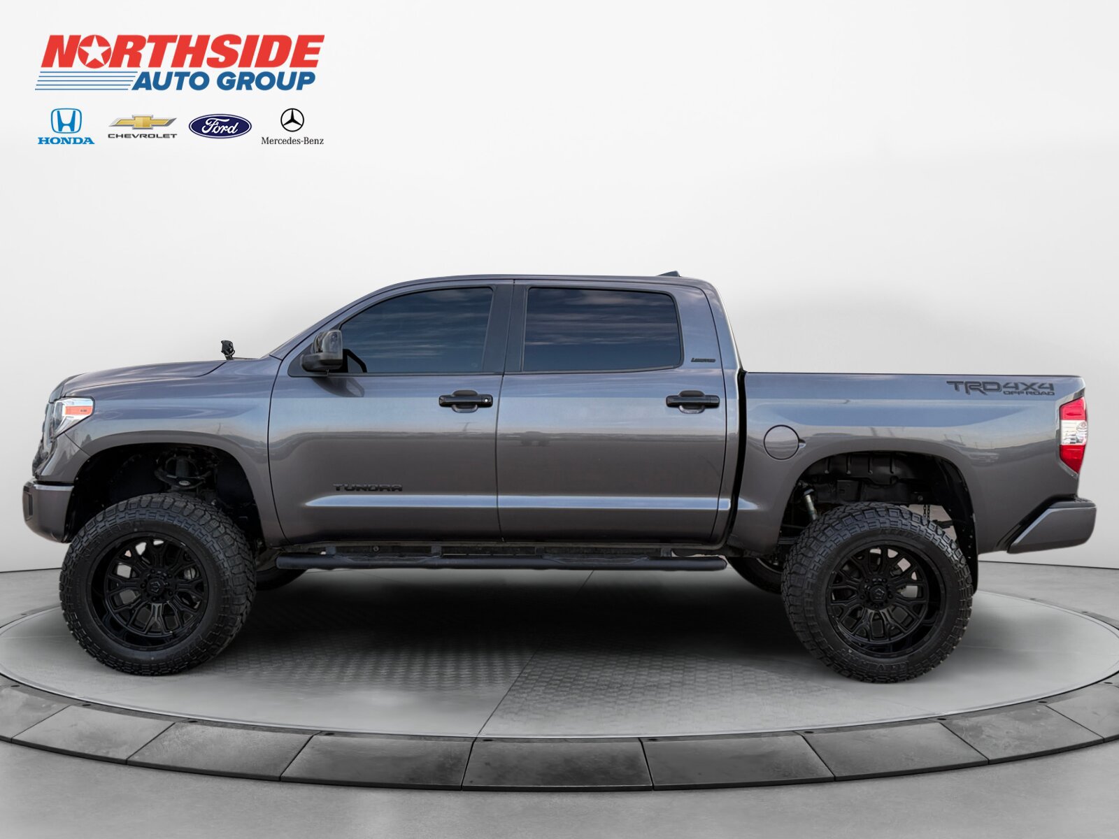 Used 2021 Toyota Tundra Limited w/ Nightshade Special Edition AWD/4WD image 4