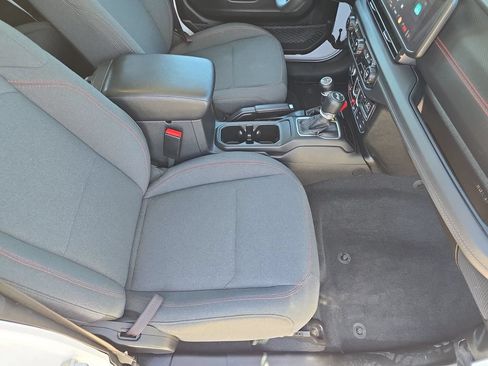 Used 2024 Jeep Wrangler Unlimited Rubicon AWD/4WD image 10