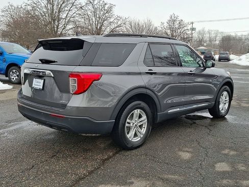 Certified 2022 Ford Explorer XLT image 9