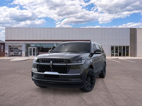 New 2026 Lincoln Navigator Reserve w/ Jet Appearance Package AWD/4WD image 2