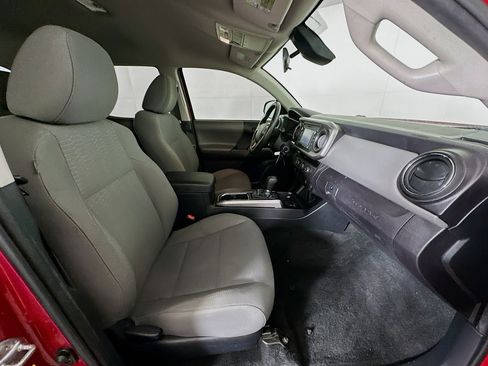 Used 2018 Toyota Tacoma SR5 w/ SR5 Appearance Package (SM) RWD image 28