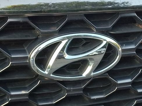 Used 2019 Hyundai Santa Fe SE AWD/4WD image 6