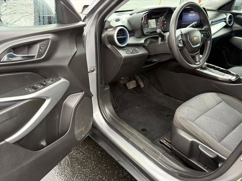 Used 2024 Chevrolet Trax LS w/ LS Convenience Package image 13