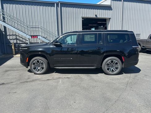 New 2026 Jeep Grand Wagoneer 4WD image 8