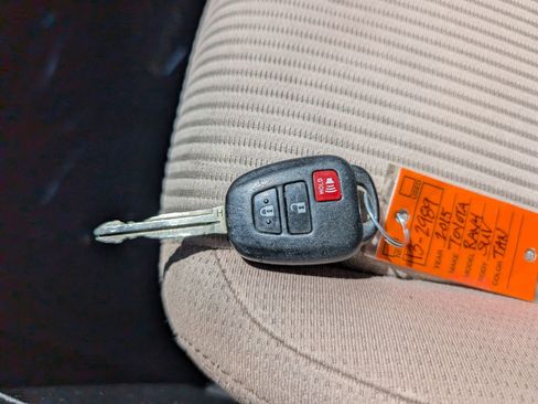 Used 2015 Toyota RAV4 XLE FWD image 23