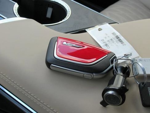 New 2026 Cadillac Lyriq V image 37