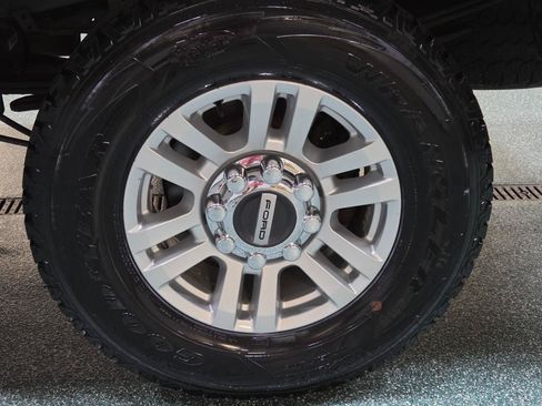 Used 2018 Ford F250 XLT w/ XLT Value Package AWD/4WD image 15
