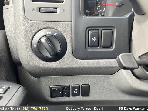 Used 2013 Nissan NV 3500 SL w/ Technology Pkg image 27
