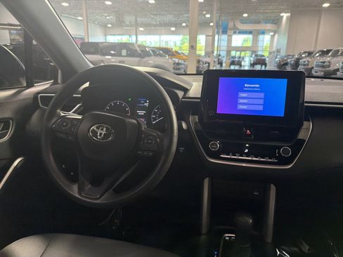 Used 2025 Toyota Corolla Cross AWD Hybrid image 16