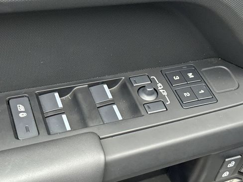 Used 2025 Land Rover Defender 110 S image 15