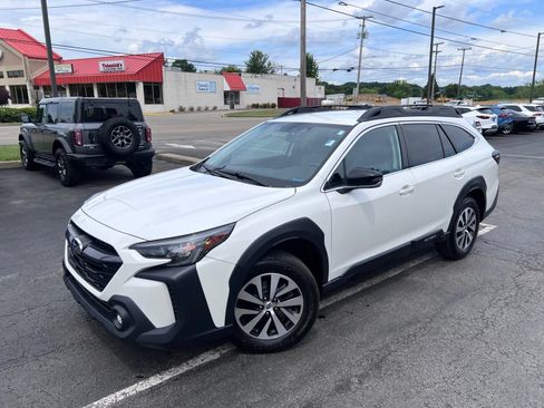 Used 2023 Subaru Outback Premium AWD/4WD image 16