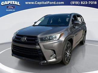 Used 2017 Toyota Highlander SE FWD video 1