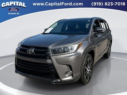 Used 2017 Toyota Highlander SE
