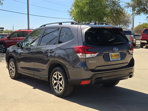 Used 2023 Subaru Forester Premium AWD/4WD image 5