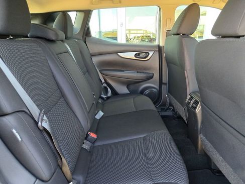 Used 2020 Nissan Rogue Sport S image 26