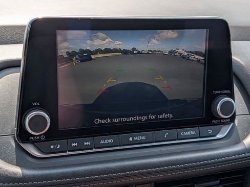 Used 2024 Nissan Rogue S AWD/4WD image 17