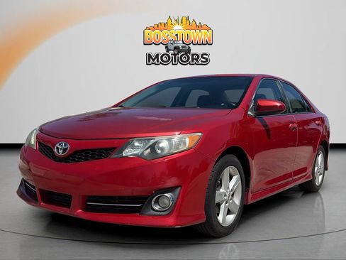 Used 2012 Toyota Camry SE FWD image 1