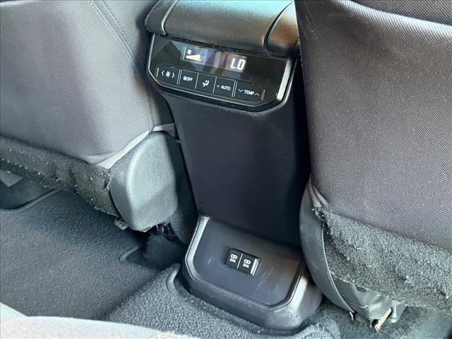 Used 2021 Toyota Highlander LE AWD/4WD image 12