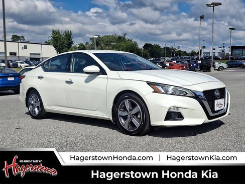 Used 2022 Nissan Altima 2.5 SL image 1