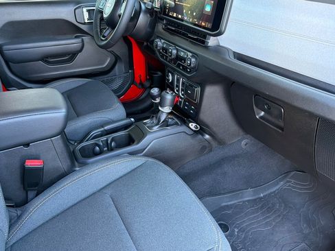 Used 2025 Jeep Wrangler Sport AWD/4WD image 13