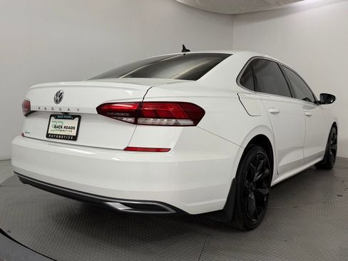 Used 2020 Volkswagen Passat 2.0T SE w/ Sunroof Package image 9