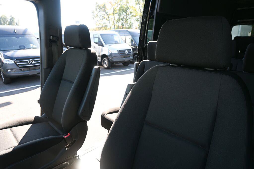 Used 2026 Mercedes-Benz Sprinter 2500 image 5