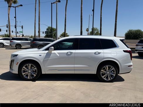 Used 2023 Cadillac XT6 Premium Luxury w/ Technology Package FWD image 3