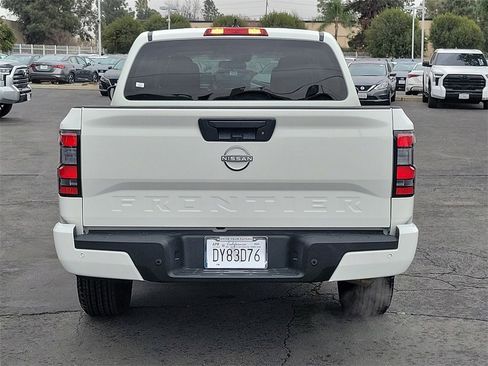 Used 2025 Nissan Frontier SV image 5