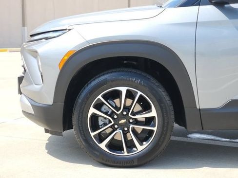 Used 2025 Chevrolet TrailBlazer LT AWD/4WD image 9