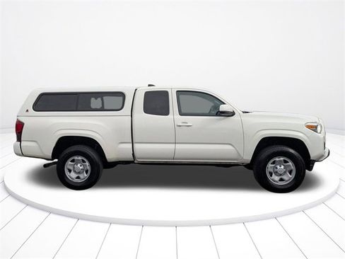 Used 2020 Toyota Tacoma SR image 2