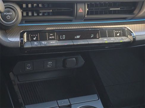 Used 2025 Toyota Prius XLE image 21