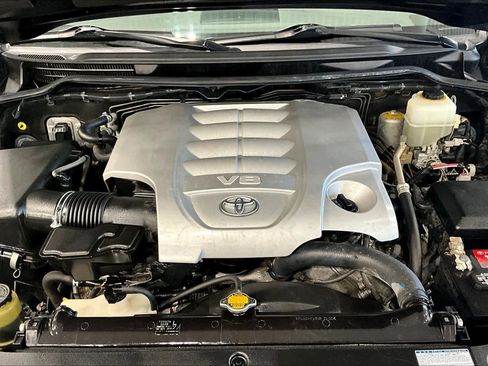 Used 2015 Toyota Land Cruiser image 27