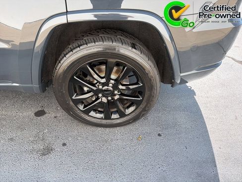 Certified 2018 Jeep Grand Cherokee Altitude RWD image 17