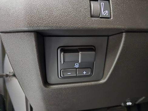 Used 2024 Chevrolet Colorado ZR2 w/ Technology Package AWD/4WD image 28