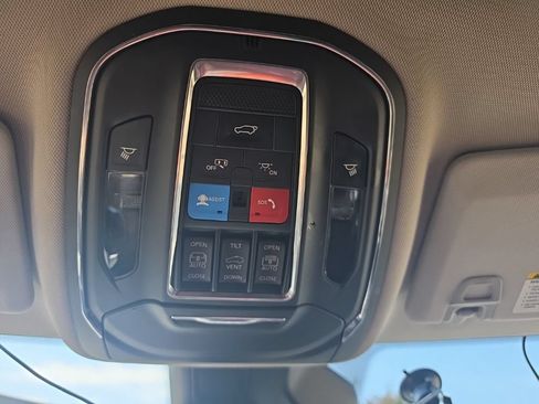 Used 2024 Jeep Grand Cherokee Limited RWD image 21