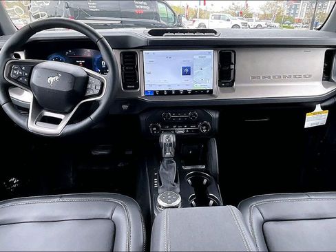 New 2026 Ford Bronco Outer Banks w/ Sasquatch Package AWD/4WD image 5