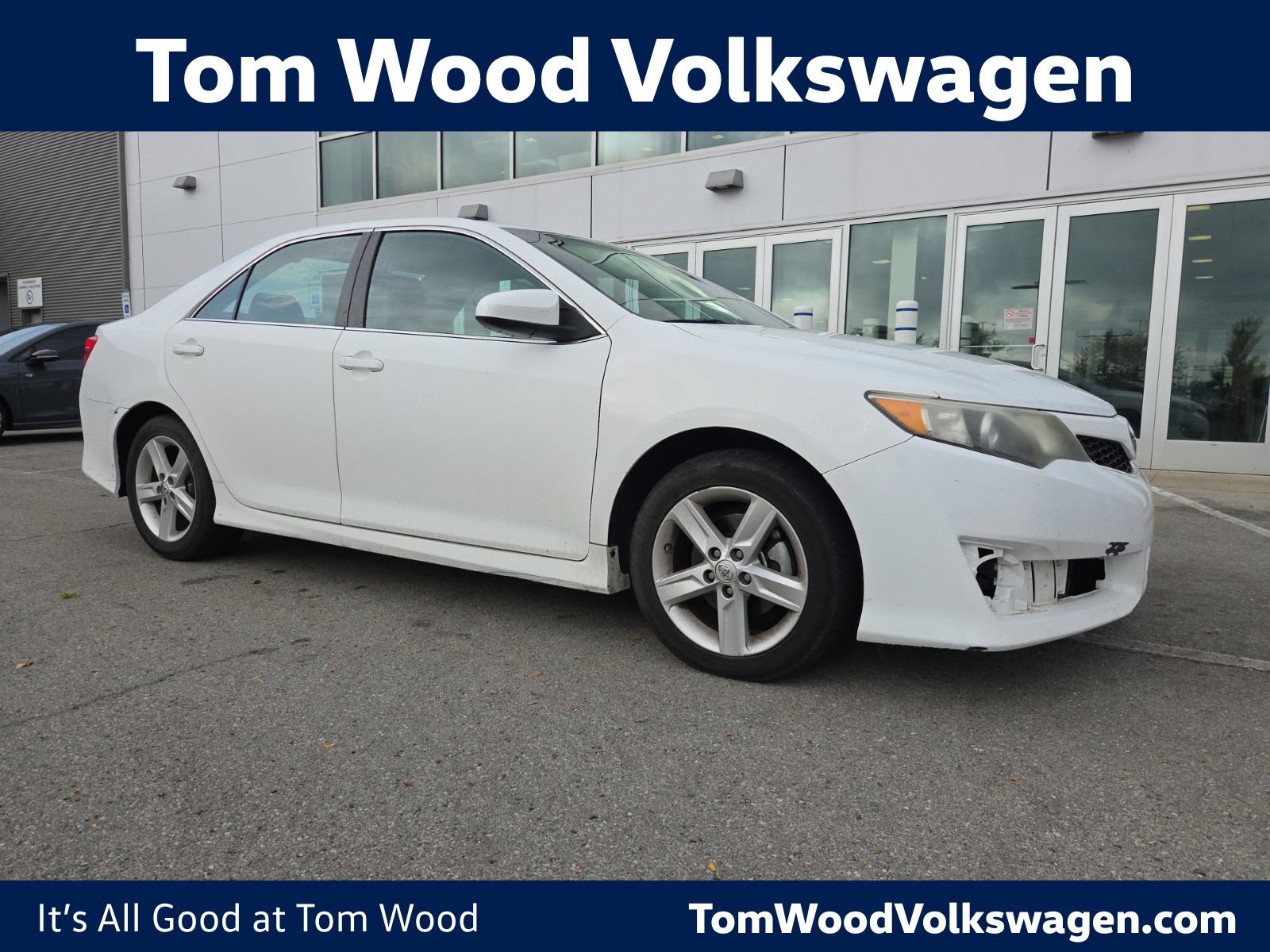 Used 2014 Toyota Camry SE FWD image 1