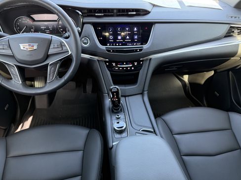 Certified 2025 Cadillac XT5 Luxury image 16