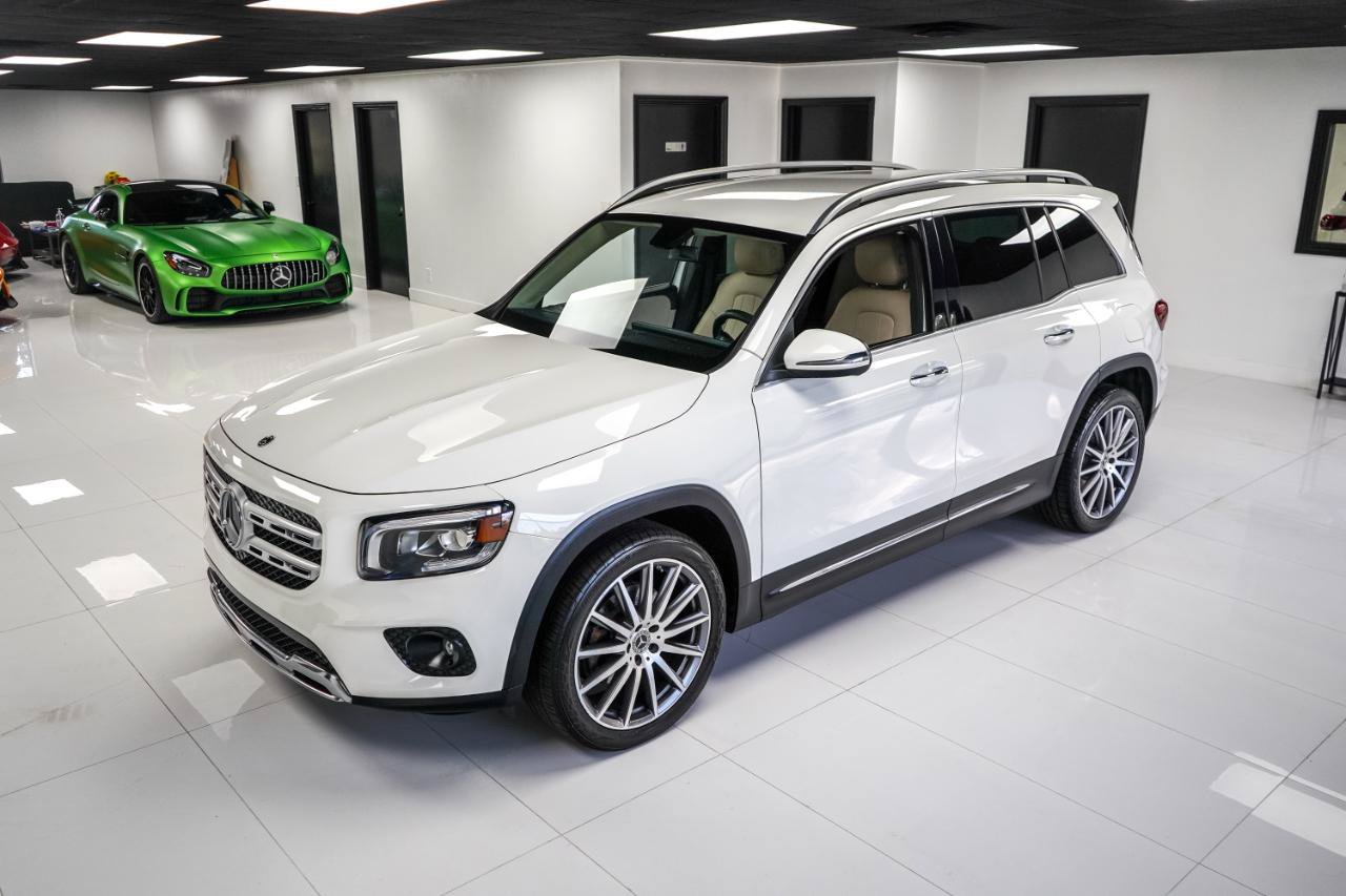 Used 2021 Mercedes-Benz GLB 250 w/ Premium Package image 2
