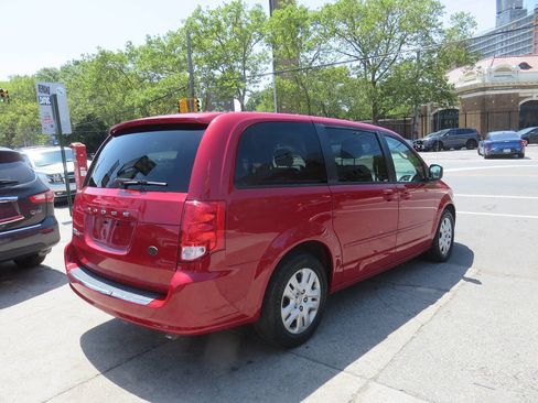 Used 2014 Dodge Grand Caravan SE w/ Quick Order Package 29E SE FWD image 4