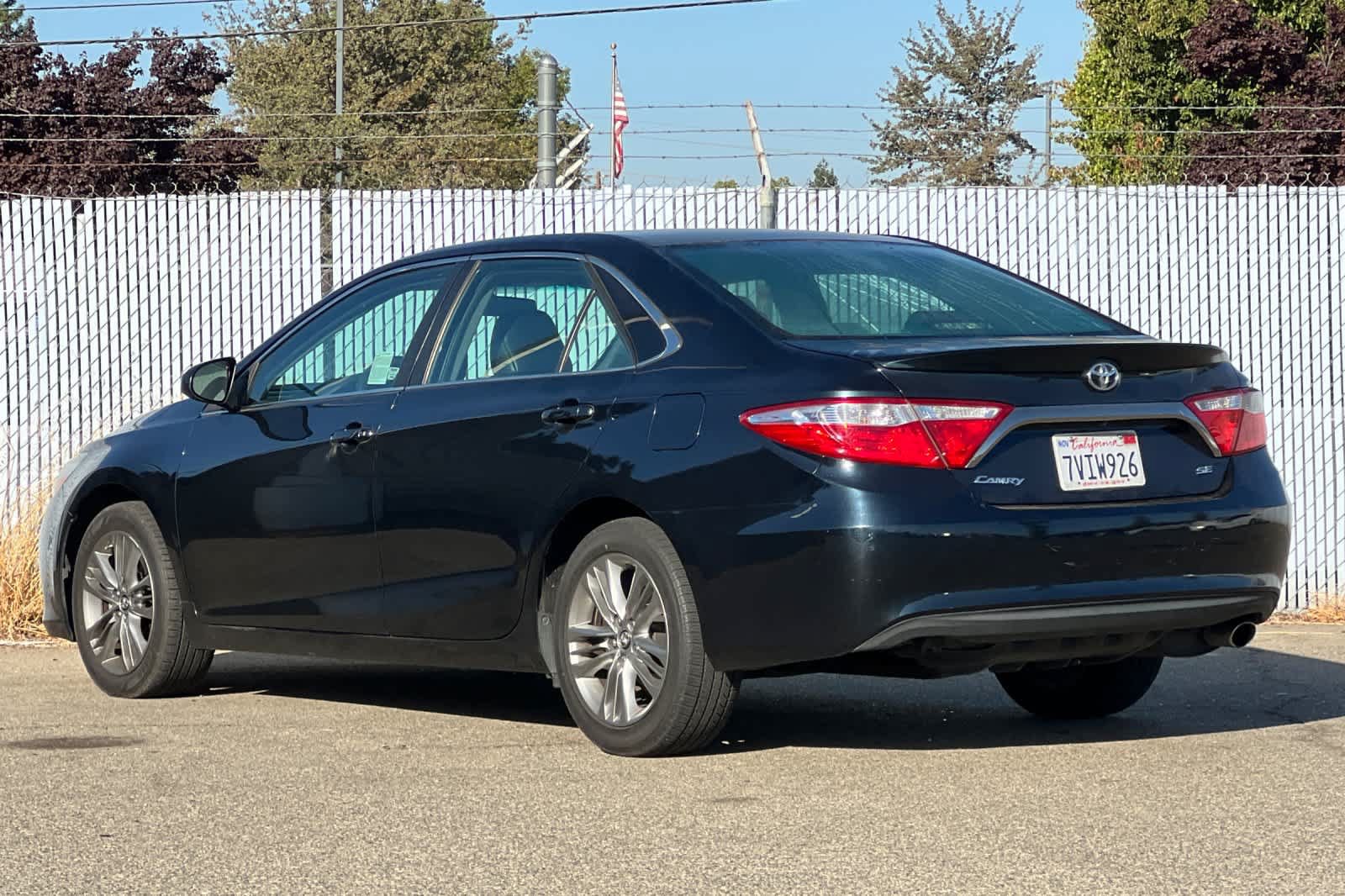 Used 2016 Toyota Camry SE FWD image 5