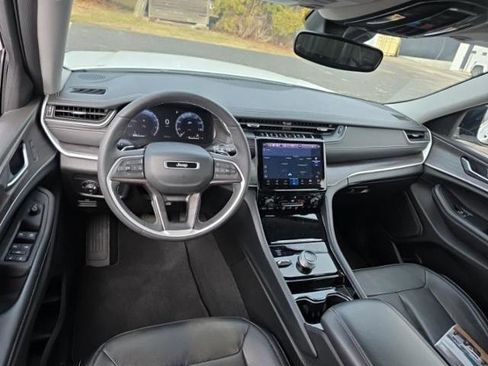 Used 2023 Jeep Grand Cherokee L Limited w/ Black Appearance Package image 7